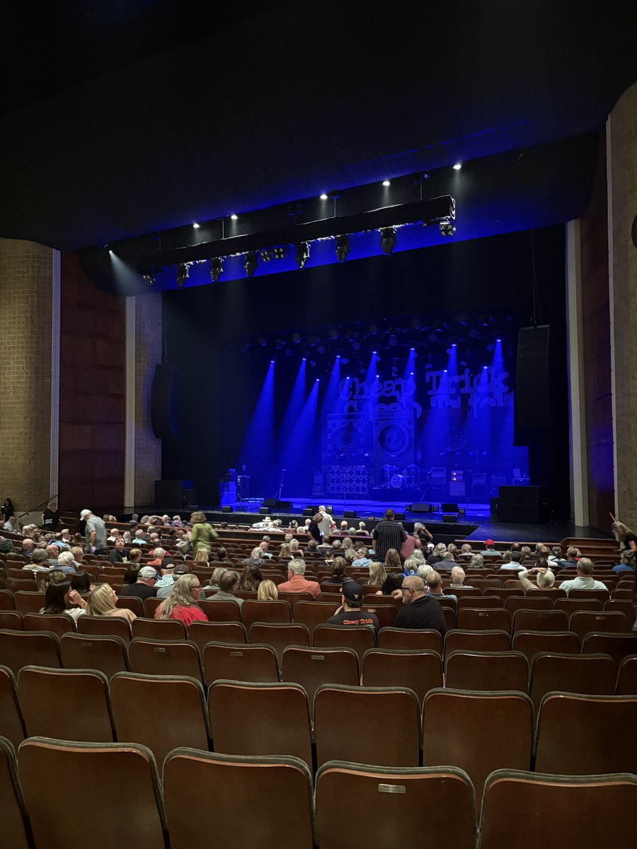 robinrockscny's tweet photo. Waiting to see @cheaptrick at the @peacecenter 

Last minute concert but always prepared to rock! https://t.co/0g4v4VVaZw