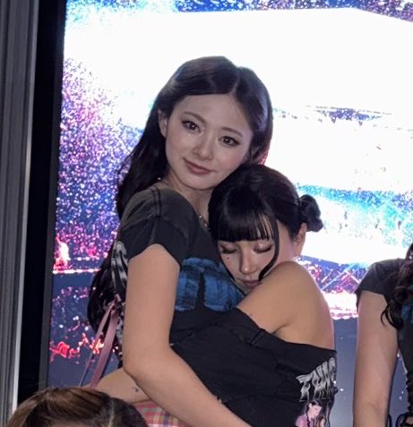 jichaetzu's tweet photo. no one bother chaeyoung she’s exactly where she wants to be https://t.co/8SDH5Z8JXY