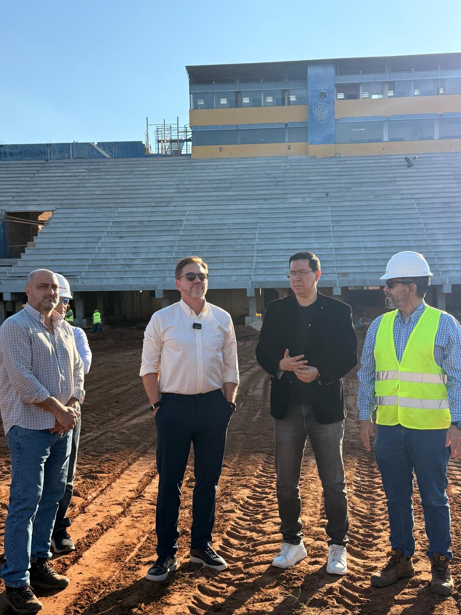 BrunoPont's tweet photo. Siguiendo su recorrido por los estadios en construcción del país, el presidente de la @CONMEBOL, @agdws, visitó esta tarde las instalaciones del club Sportivo Luqueño. Durante el recorrido, constató el gran avance de las obras de modernización, un proyecto histórico que transformará la infraestructura de la institución luqueña. 🇵🇾⚽