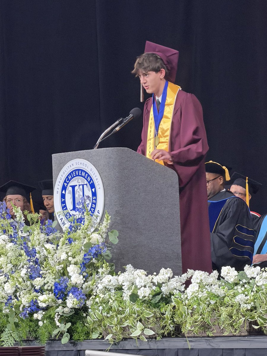 ltgoodnews's tweet photo. LC Class of 2026 Valedictorian (4.995 GPA) Abraham Greenfield addresses the senior class. 🎓 #LTpride #LTgrad26 #GoBears https://t.co/HrXserdzju