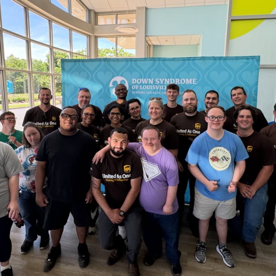 AliCenter's tweet photo. Check out the highlights from yesterday's #DayOfCompassion! We're so grateful to the many community partners and volunteers that gave back to honor Muhammad Ali's legacy.

More photos and videos here: https://t.co/BUFI3npXju https://t.co/K64j0760RH