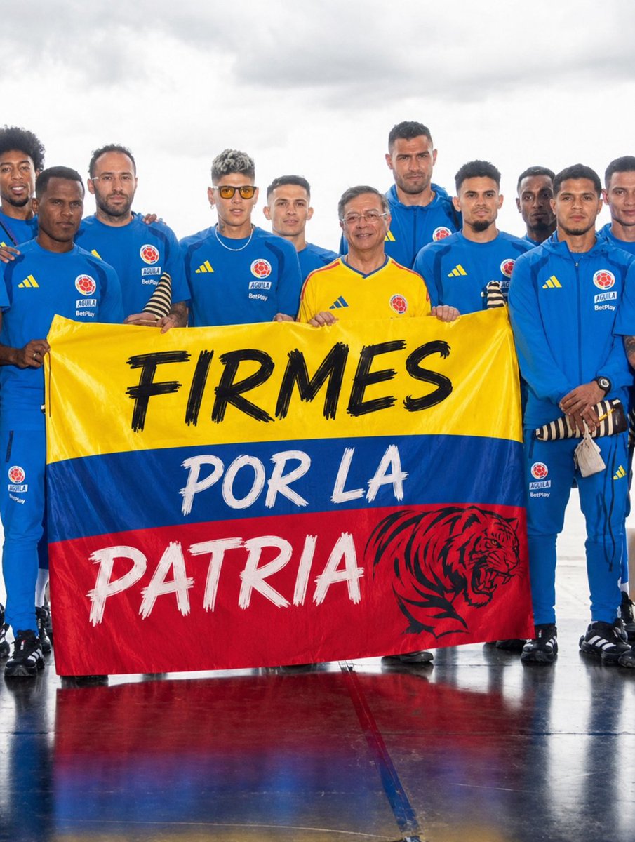 Garu518's tweet photo. @ToroDeArena Lo bueno es que petro se puso la camiseta para apoyar @ABDELAESPRIELLA https://t.co/8jwkOel5dG