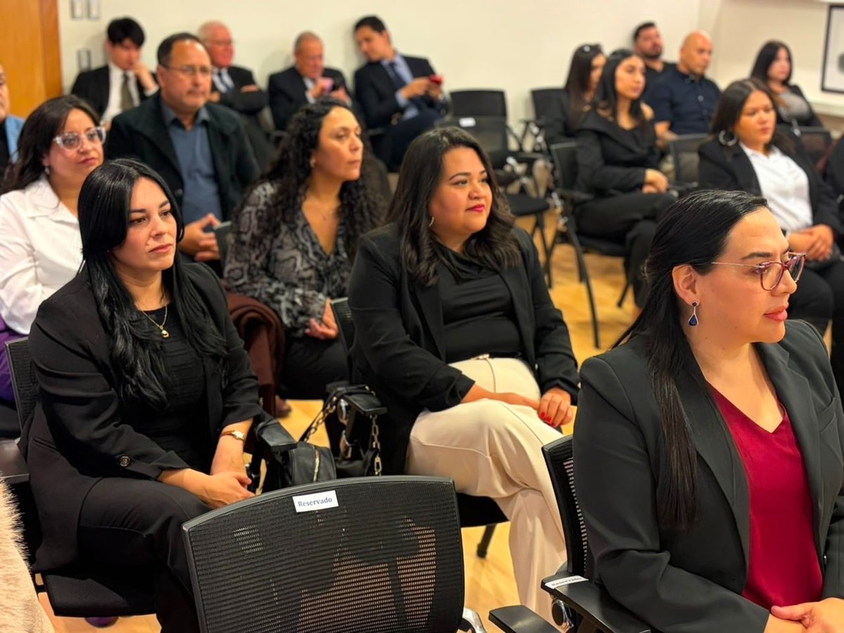 Sonami_Chile's tweet photo. Estamos muy contentos de haber sido parte de una emotiva ceremonia donde 18 mujeres completaron con éxito el curso de “Operación de Camión de Extracción Alto Tonelaje” #CAEX, desarrollado por la Fundación Tecnológica de SONAMI e @Inacex. 👷‍♀️👩‍🎓 https://t.co/fJTvb3An77