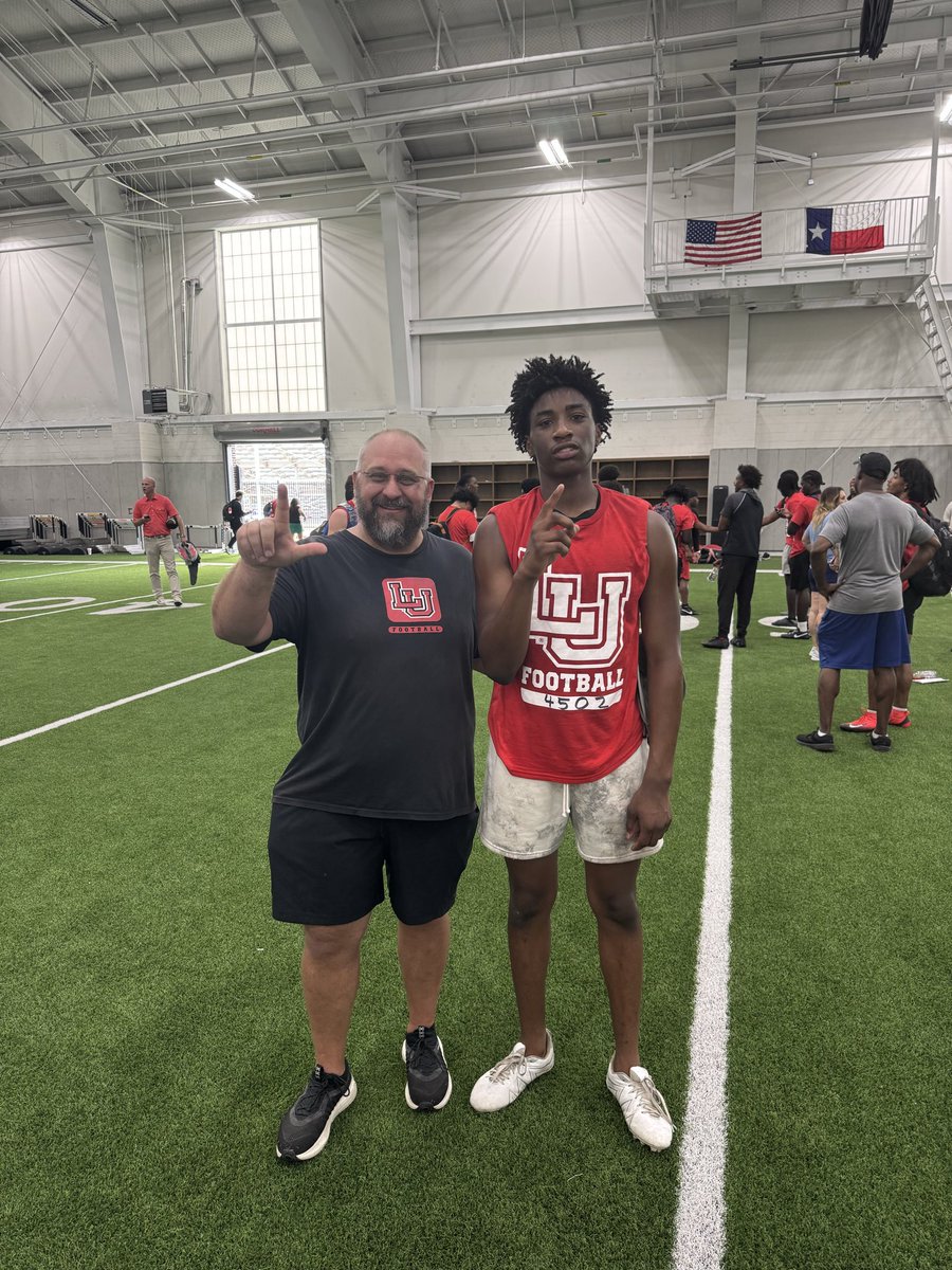 ladarionbanksjr's tweet photo. After a great camp at Lamar, I’m blessed to receive my FIRST D1 OFFER! 🔥
Huge thank you to @CoachDaleen for the opportunity — ready to grind
#D1Bound #LamarCardinals #GoBigRed #ClassOf2027 @LamarFootball  @CoachGCoop @Youngbullz22 @TreLester72 @N_W_Sports @coach_jay318 @247Sports @Rivals @mosesk225