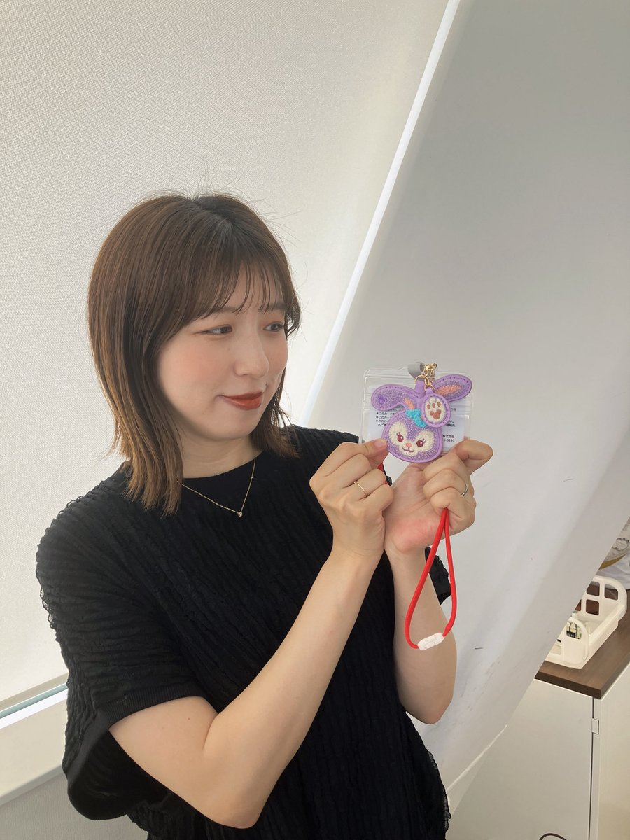 stella__mrt's tweet photo. おはようございます！

突然ですが私のニックネームの由来は
こちらのうさちゃん、ステラルーです🐰

ちゃんと社員証にもつけてます😂 https://t.co/3NsXhWuWF3