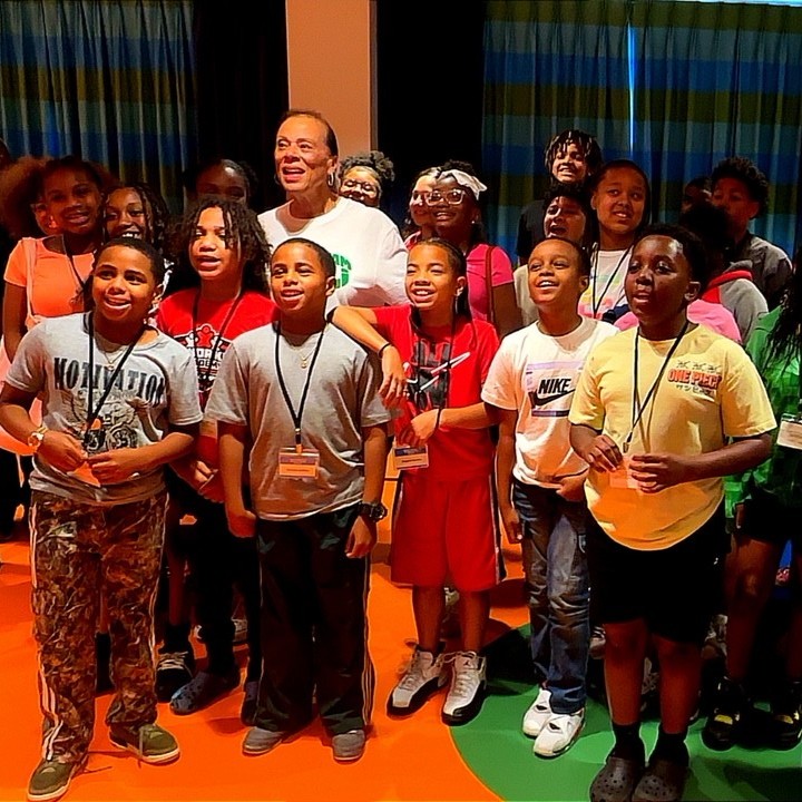AliCenter's tweet photo. Check out the highlights from yesterday's #DayOfCompassion! We're so grateful to the many community partners and volunteers that gave back to honor Muhammad Ali's legacy.

More photos and videos here: https://t.co/BUFI3npXju https://t.co/K64j0760RH