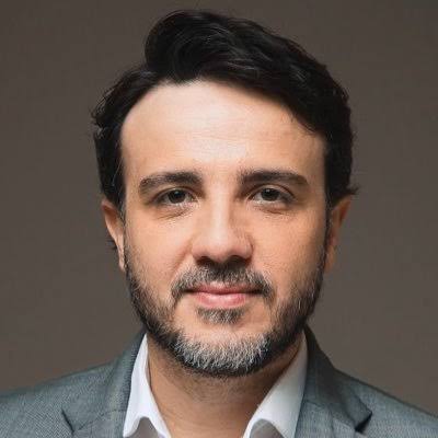 EleicaoBr2026's tweet photo. ▶️ Renan Santos vira fenômeno digital entre presidenciáveis e supera Flávio Bolsonaro em crescimento nas redes

Levantamento recente aponta o influenciador Renan Santos como o nome que mais cresce no digital entre os pré-candidatos à presidência em 2026, enquanto Lula lidera em seguidores e Flávio Bolsonaro se consolida como segunda maior força nas redes sociais.

🗞️Veja