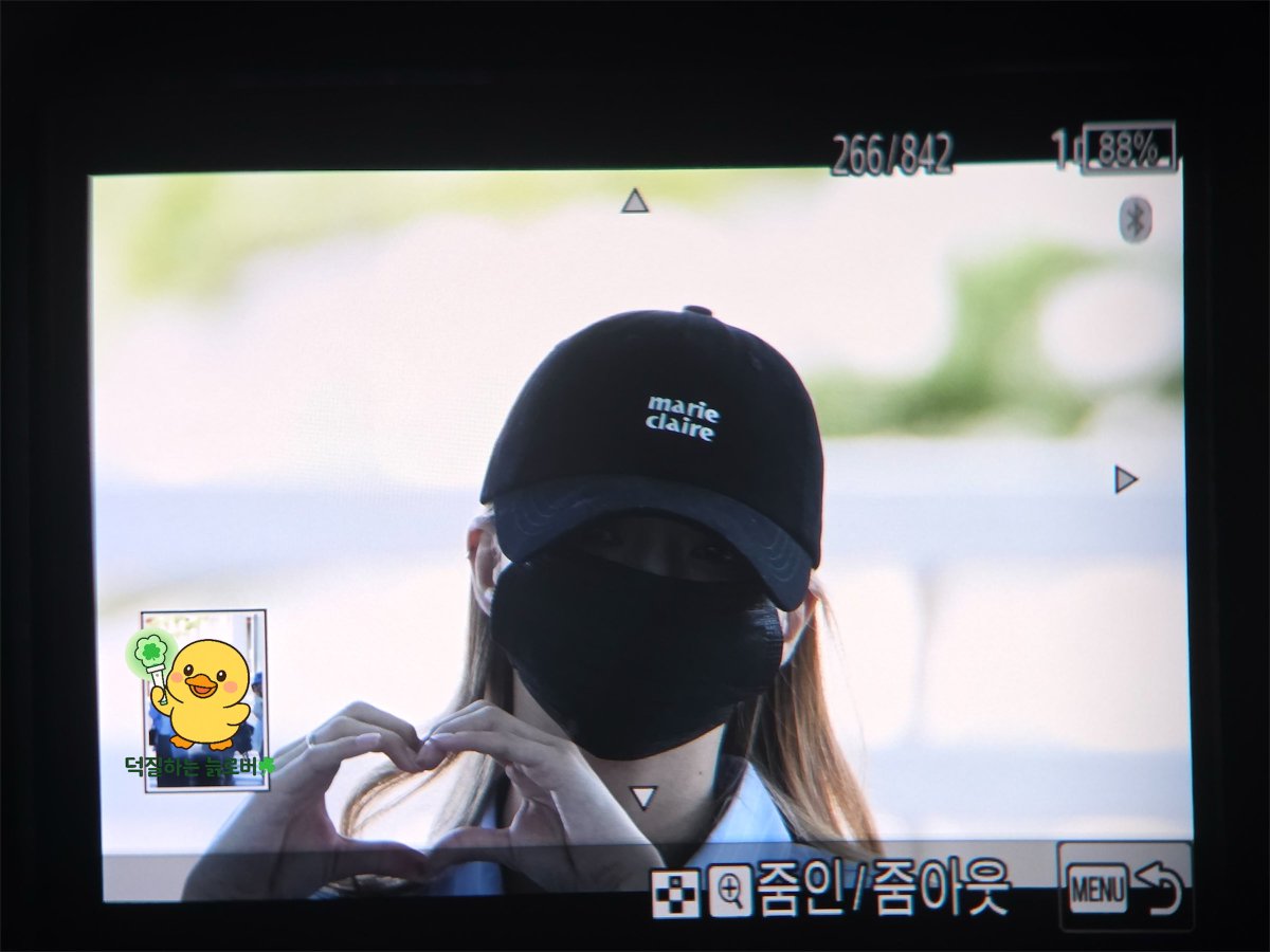 dukjil_oldflo's tweet photo. 26.06.05 베트남 출국_pre

#프로미스나인 #fromis_9
#나경 #이나경 #Nagyung https://t.co/MerdcZxZrR