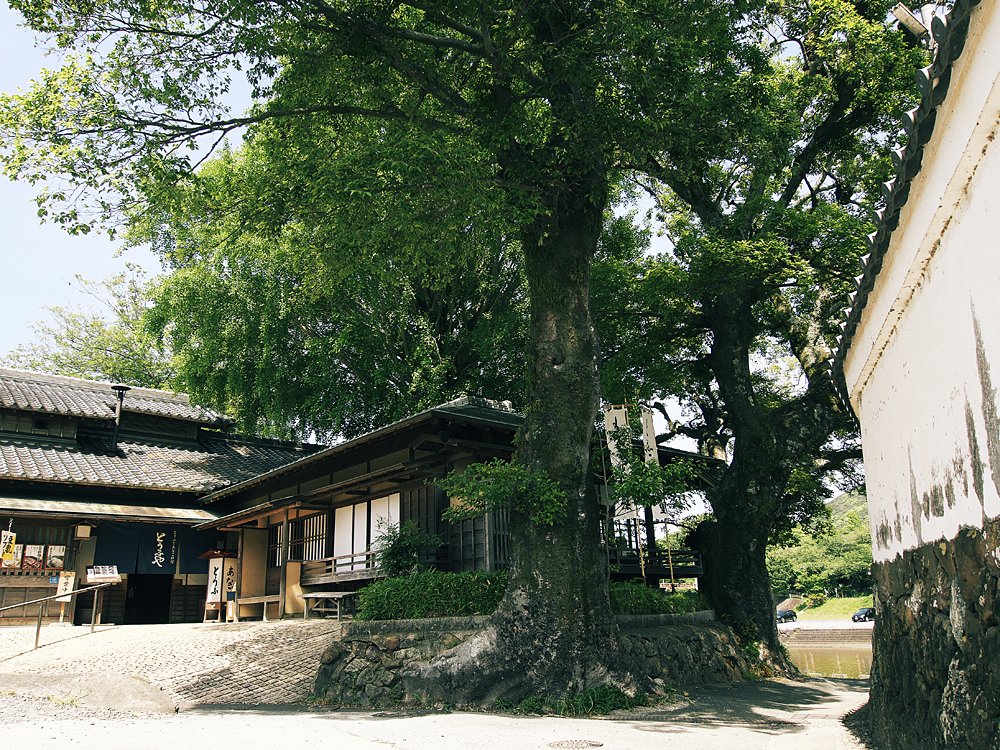 simapyon1's tweet photo. こちら交野、今朝は曇りです。
今日の写真は  【茶屋】
 https://t.co/v3QfKJ9Gcy 

#切り取りの世界 #写真で伝える私の世界 #スナップ #街撮り #三重県 #伊勢神宮 #内宮 #おはらい町 https://t.co/Qg9bQpGPnT