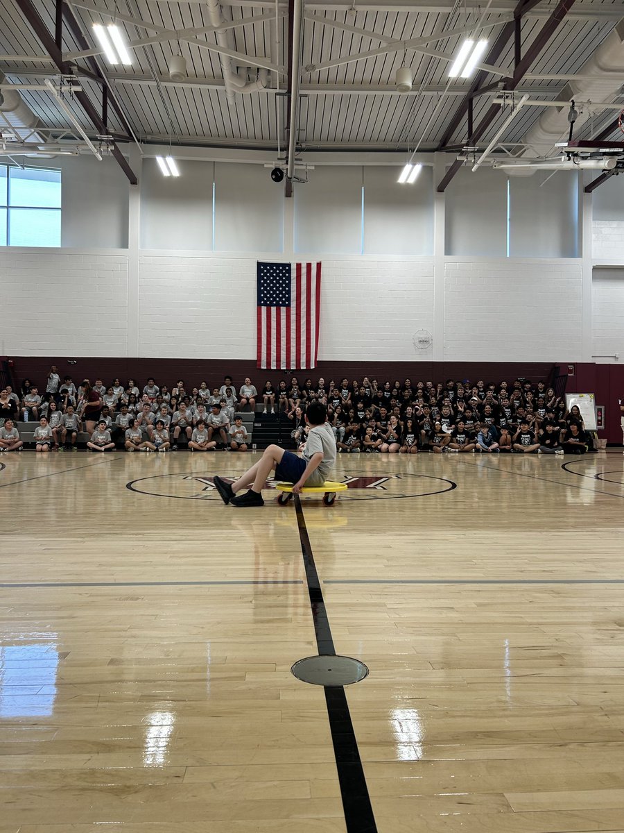 ErutherfordSD's tweet photo. 4th and 5th grade had a blast at Field Day! ☀️🏃‍♀️🏃‍♂️ Thank you Mr. Babbini for planning a fun day and to the PTA for the sweet ice cream treat!🍦 https://t.co/UMXtLVtVhQ