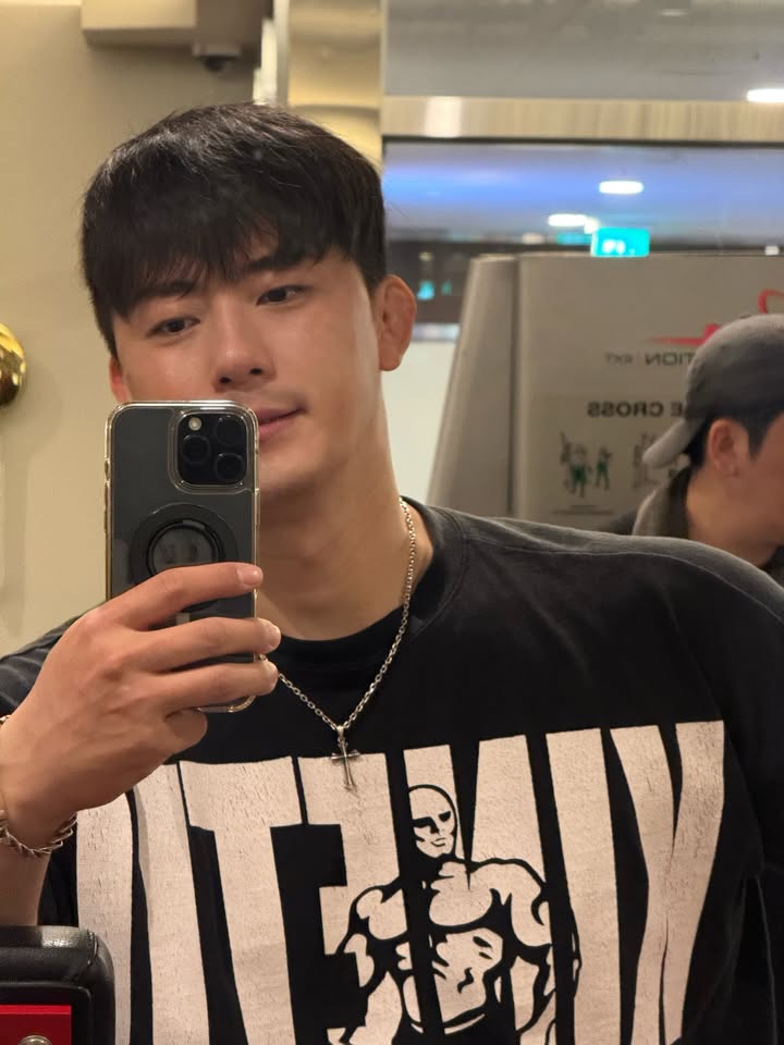 KushNLaughter's tweet photo. What keeps you company while you work out? For me, it's music https://t.co/gRJs5nYnud