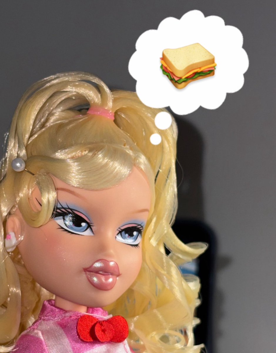 jkleannn's tweet photo. Bratz Hello Kitty cloe repaint https://t.co/vtFhQodxuz