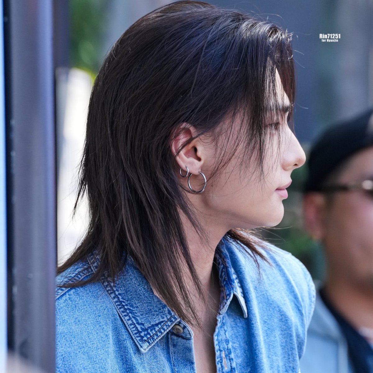 hyunkitte's tweet photo. sempre fico chocada com o crescimento dos cabelos do hyunjin só se passaram 526 dias 75 semanas 17 meses e 1 anos dês da primeira vez q ele apareceu careca e já está muito ENORME q coisa linda https://t.co/DYHJFe2QBo