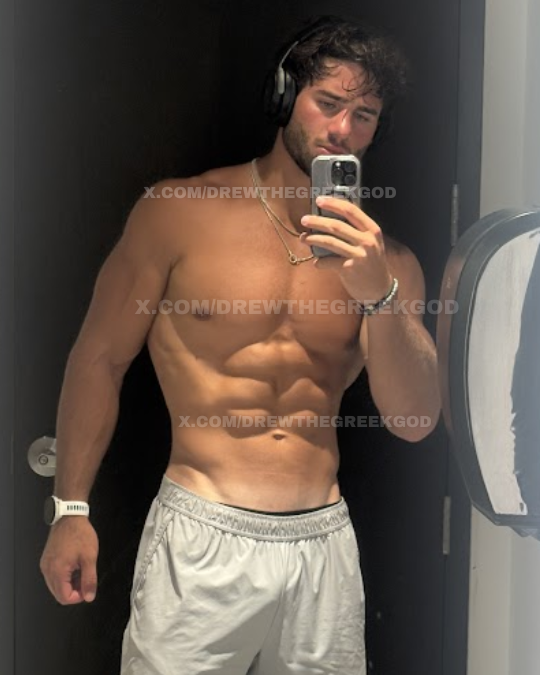 DrewTheGreekGod's tweet photo. Summer shape loading. You ready or what? https://t.co/GxgBpTimkS