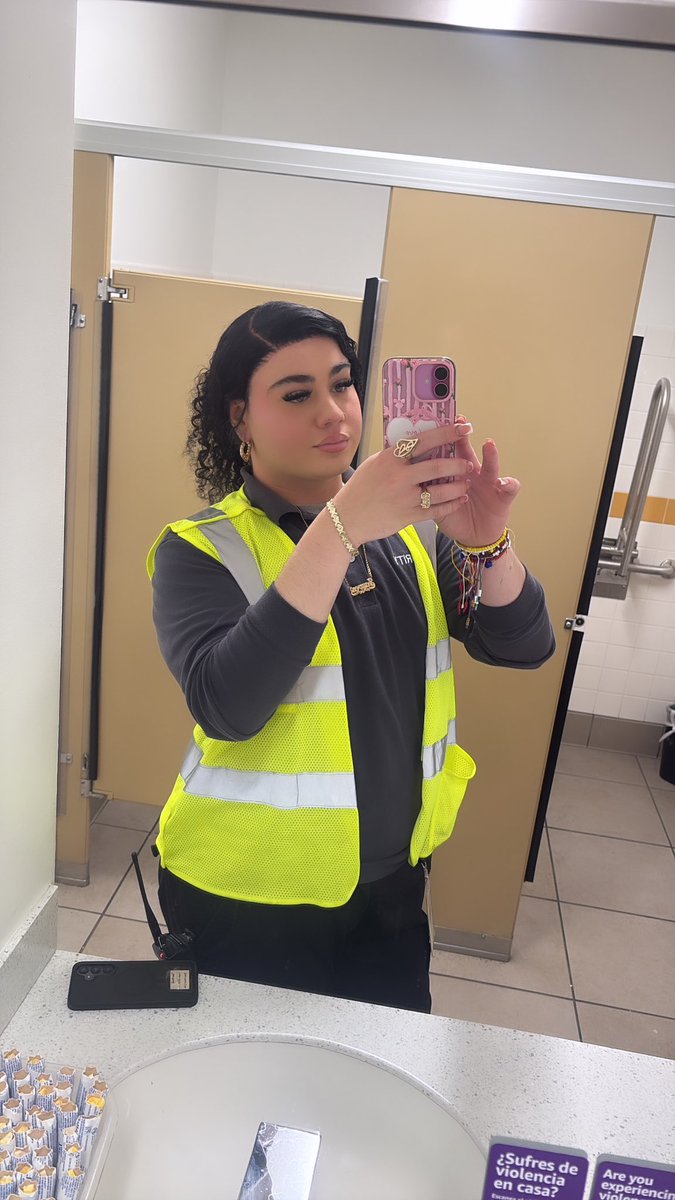 jayven1804's tweet photo. U hate this ugly ass neon😒 https://t.co/qHOm2j7nEG