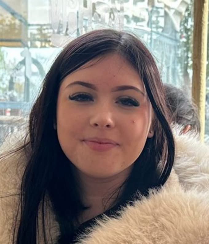 RDonaldson91's tweet photo. 🚨 MISSING | Can you help find Aimee?

Aimee, 16, was last seen in Bournemouth in the early hours of Thursday 4 June. 5’8”, medium build, long black hair in a ponytail. Black jumper, black trousers, grey trainers.
May have travelled by train toward London. Links to Southampton & Portsmouth.
If you’ve seen her, contact @DorsetPolice immediately — call 999, quote incident 4:41.
Please RT 🙏