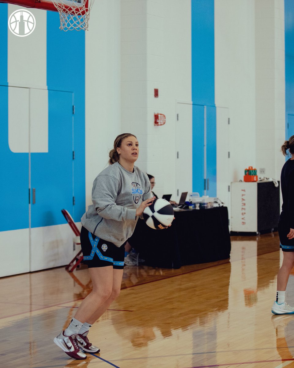 chicagosky's tweet photo. in the lab, back at the crib tomorrow 🏠

#skytown https://t.co/gBBnkROlem