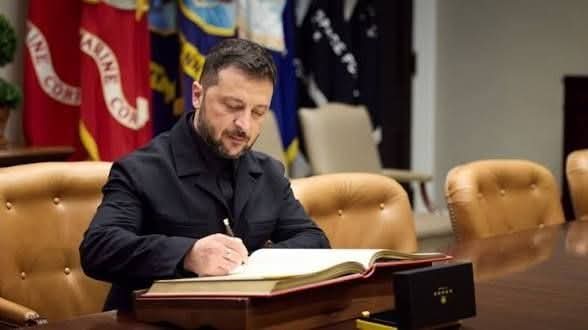 OlenaRohoza's tweet photo. Volodymyr Zelenskyy made a brilliant move—arguably his best in recent times—by writing a letter to Putin. If that letter reaches Putin unedited, it may be the final blow to the old man. Putin lives in a world of illusions created around him: illusions about Zelenskyy, about Ukraine, and about the real situation on the battlefield. Zelenskyy, however, addresses Putin directly, as an adult speaking to another adult—mercilessly, without unnecessary diplomatic wording or softening phrases, sparing neither his pride nor his dark, aging soul. Zelenskyy has become the first person to truly stir the stagnant waters of the Kremlin.

After reading the letter, Putin would realize that every one of his moves, every lie about the war, every fabricated success story about the Russian military and the Russian economy is known in detail in Kyiv and discussed there with laughter. Ukraine is fully aware of Russia’s internal problems, of the shrinking resources available to the state, and of the growing frustration among Russians living in an increasingly restrictive country. Ukrainians know that many Russians oppose a second wave of mobilization. They know about the Kremlin’s plans to expand the war in other directions. They see that the Kremlin can no longer force its people to endure such conditions indefinitely. Putin can no longer buy loyalty the way he once could—because both the money and the political strength are running out.

Zelenskyy understands Putin’s vulnerabilities and strikes them with precision and elegance when he writes that Putin never believed the war would last this long. He never expected Ukraine to launch full-scale resistance from the very first day of the invasion. He never imagined that so many countries would unite against him and in defense of Ukraine, providing weapons, financial support, and political backing. Meanwhile, Russia has spent these years accumulating little more than sanctions and international hostility. And of course, Zelenskyy reminded him of Yevgeny Prigozhin and his mutiny—something Putin is unlikely to appreciate.

Zelenskyy wrote that he understands the Kremlin’s plans for continuing the war for years to come. But Putin does not understand that the Ukrainian Armed Forces are stronger today than ever before. And for every ballistic missile Russia relies upon, Ukraine will eventually find even more missiles and means of response.

The most important part of the letter is the proposal to seek ways to end the war through direct dialogue between Ukraine and Russia. At the same time, Zelenskyy rejects the idea of a meeting in Moscow. After 26 years in power, 13 of them spent waging war against Ukraine, there is nothing for Zelenskyy to do in Moscow—just as there is nothing for Putin to do in Kyiv.

“If you personally do not come to the conclusion that this war must end, Ukraine will continue fighting for its existence. We will have those who support us. But you will have to fight much harder for your own existence—not Russia’s, but your personal one. And this is not a threat from me or from Ukraine. These are the facts of Russian history, which you know very well: when Russia grows tired, change comes. We can help create that fatigue. You can stop the war. Eternal memory to all who have died.” — Volodymyr Zelenskyy

P.S. Friends, be sure to read Volodymyr Zelenskyy’s letter to Putin. You may find genuine aesthetic satisfaction in seeing how one young and intelligent president calmly and dignifiedly put another—old and foolish—president in his place.

©