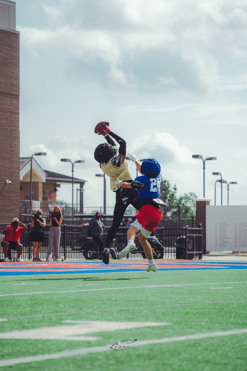 BrokenArrowFTBL's tweet photo. 🐅 x 💪 #goldblooded https://t.co/JBFNkDlSB3