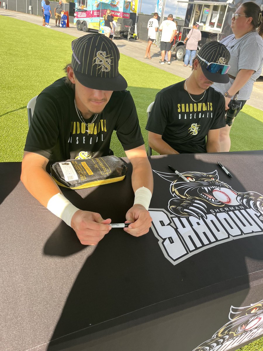 Bassballokc's tweet photo. @spencer_bass3 signing autographs on opening night.

@ShadowcatsNTX https://t.co/KWbbBpgajp