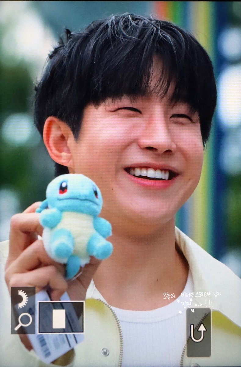 withjinwoo_com's tweet photo. 260604 퇴근pre

#아스트로 #진진 #JINJIN #ASTRO
@offclASTRO @JINJIN_offcl https://t.co/GouDLX3LWl