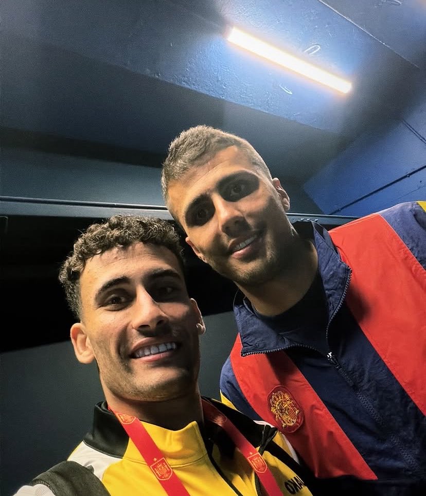 IraqXtra's tweet photo. Zaid Ismael and a fan 🇮🇶 😁 https://t.co/Ubr9XrBNGr