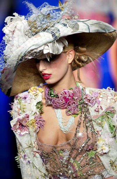 Brandodea's tweet photo. @ryvnlovve Couture Spring 2003 is 🔥 https://t.co/V0JbLeNheF