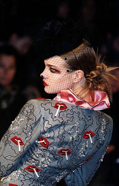 Brandodea's tweet photo. @ryvnlovve Couture Spring 2003 is 🔥 https://t.co/V0JbLeNheF
