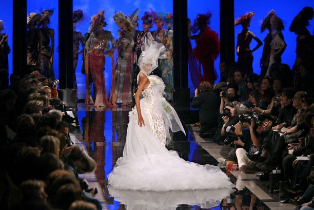Brandodea's tweet photo. @ryvnlovve Couture Spring 2003 is 🔥 https://t.co/V0JbLeNheF