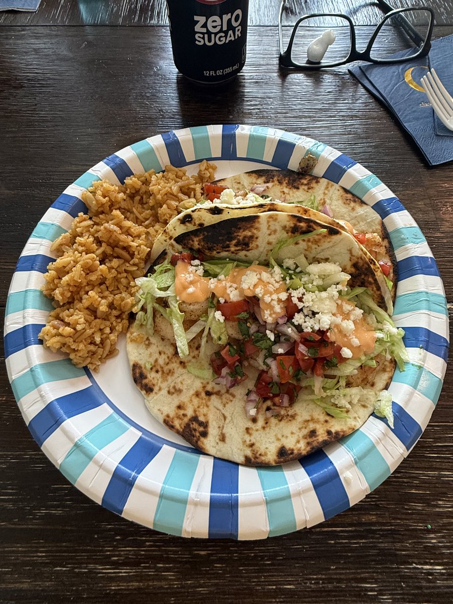 AC_is_amusing's tweet photo. Bang bang shrimp tacos. That’s the good stuff 🌮 https://t.co/4VNVXAOaTp