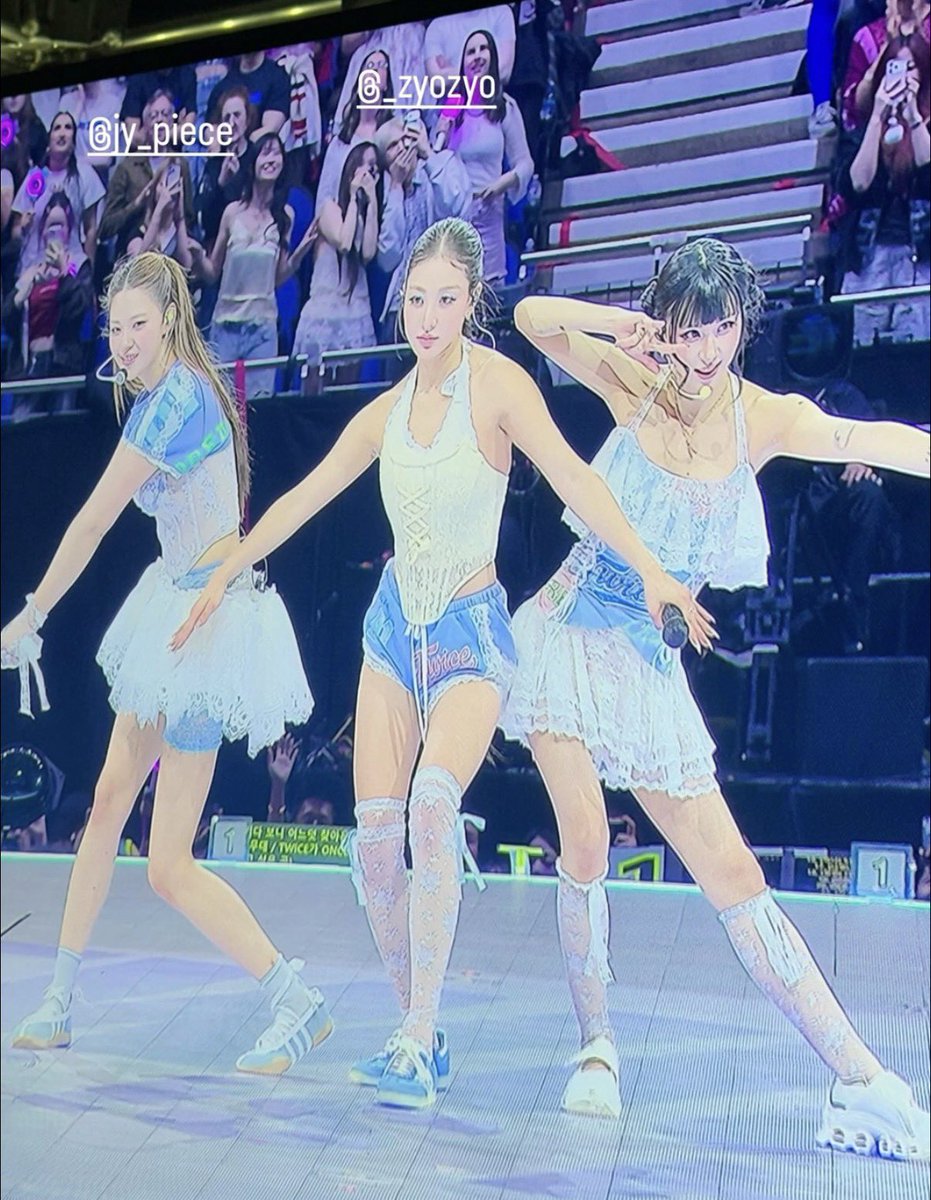 scysupport's tweet photo. MIRA, RUMI AND ZOEY IRL 🙂‍↕️🙂‍↕️🙂‍↕️ https://t.co/cFajylypkk
