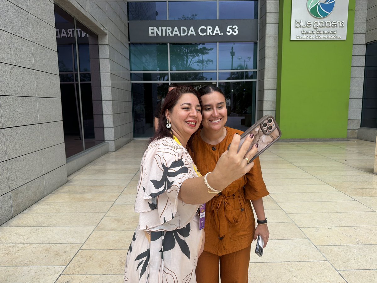 supersolidaria_'s tweet photo. ✅Desde Barranquilla, la superintendenta @majonavarromz dialogó con comités de control social y juntas de vigilancia en la Convención de Gobernanza Solidaria.

El control social fortalece la transparencia, la participación y decisiones en función del interés colectivo del sector. https://t.co/n7Milzk1ba