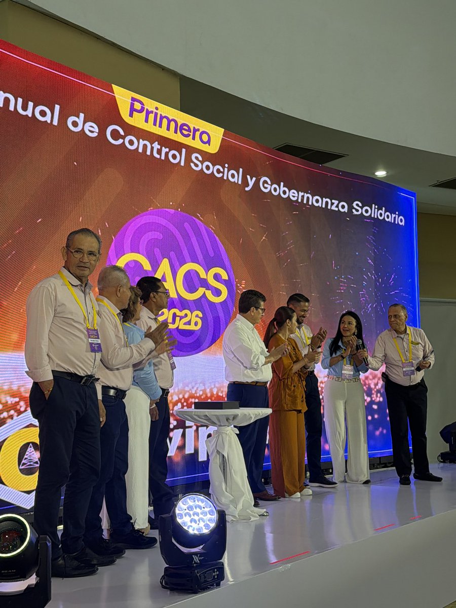 supersolidaria_'s tweet photo. ✅Desde Barranquilla, la superintendenta @majonavarromz dialogó con comités de control social y juntas de vigilancia en la Convención de Gobernanza Solidaria.

El control social fortalece la transparencia, la participación y decisiones en función del interés colectivo del sector. https://t.co/n7Milzk1ba