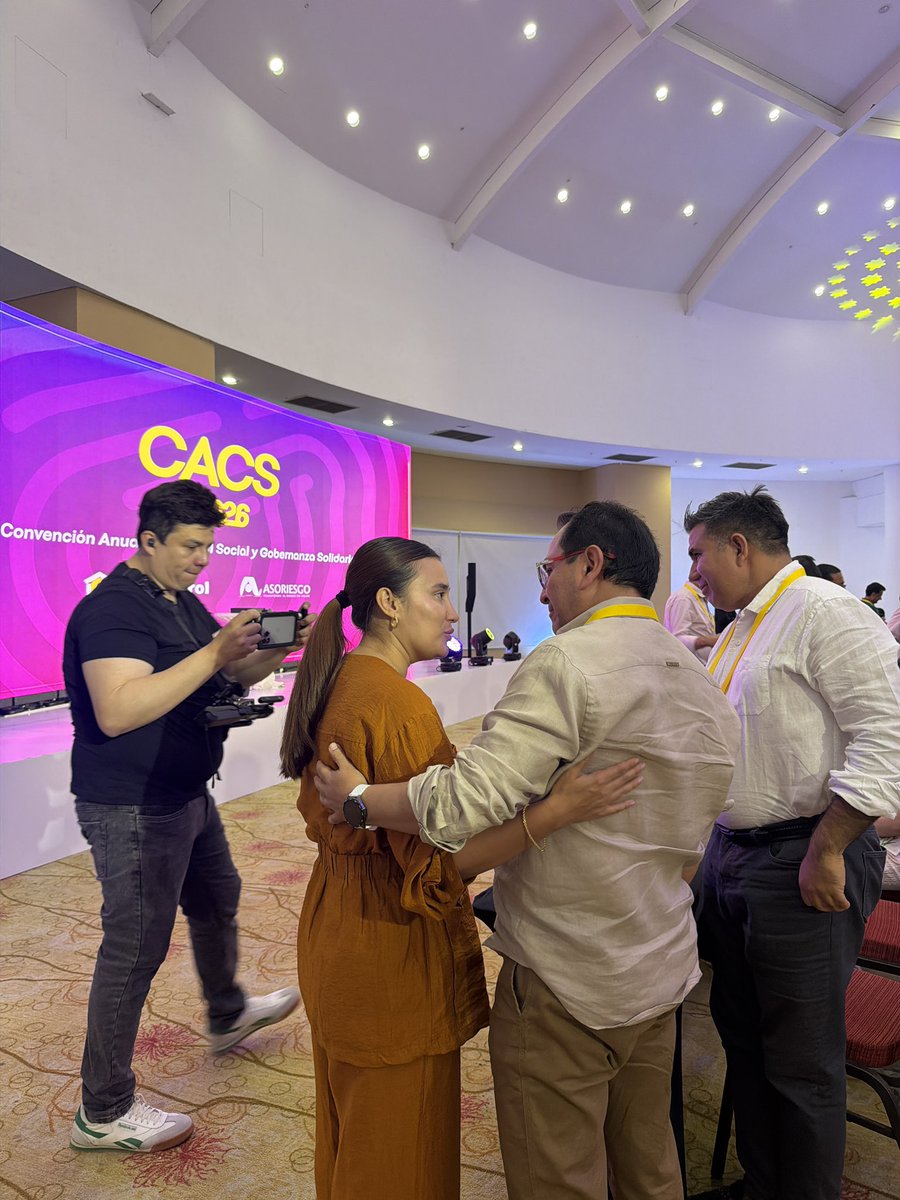 supersolidaria_'s tweet photo. ✅Desde Barranquilla, la superintendenta @majonavarromz dialogó con comités de control social y juntas de vigilancia en la Convención de Gobernanza Solidaria.

El control social fortalece la transparencia, la participación y decisiones en función del interés colectivo del sector. https://t.co/n7Milzk1ba