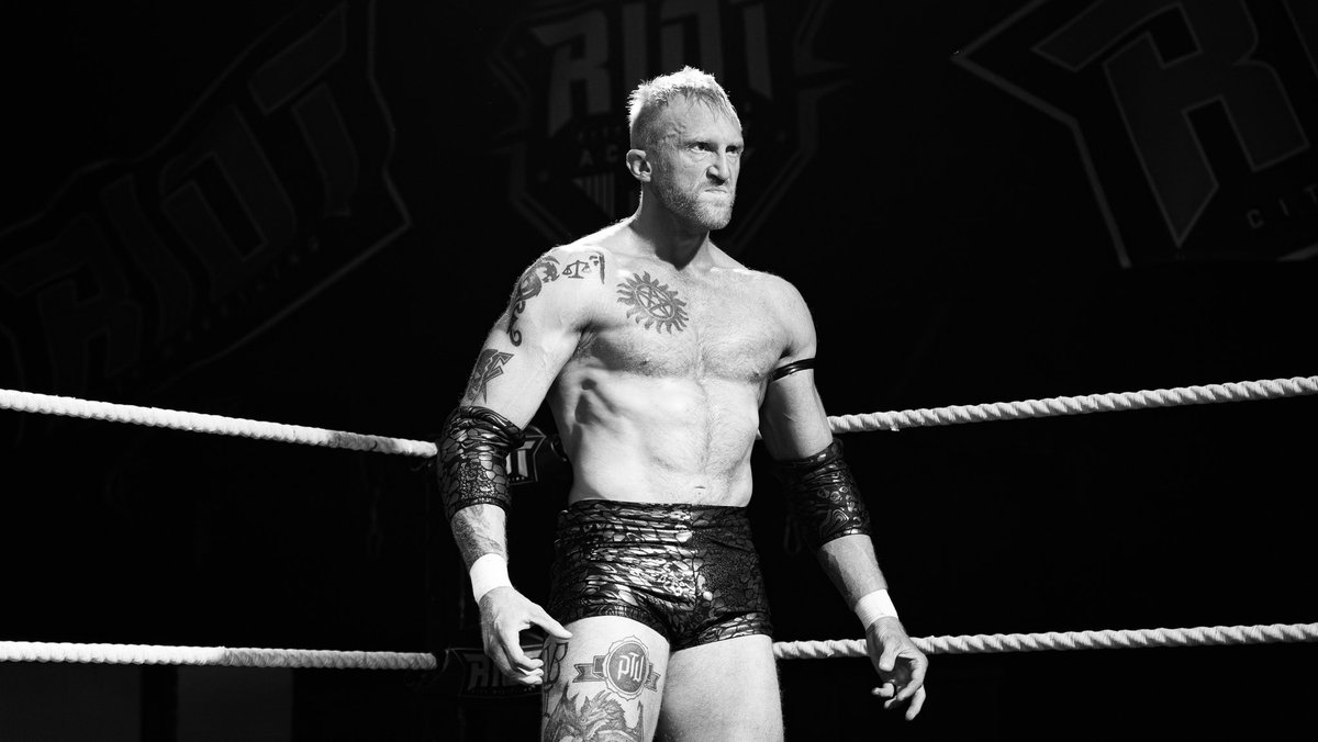 redshawpro's tweet photo. Pain
Every day that I awake
In my blood and through my veins
Now there's nothing left that you can take away from me. 

#TheWhiteRhino #redshaw 

📸 Jaidyn Maidment Productions 
Riot City Wrestling 
Riot City Wrestling Academy 

🎤 Of Mice and Men https://t.co/yEisf59sWR
