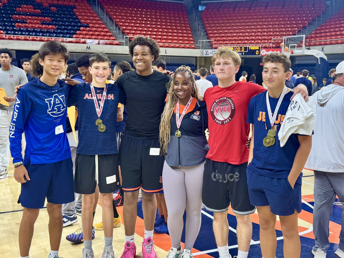 keithredding's tweet photo. Tripp had a great week at Auburn Basketball Camp! It is one of our favorite weeks of the year! #WarEagle 

Shooting League Team Champs🥇
Hot Shot Champ (42 pts)🥇
3 on 3 Team Champs 🥇
5 on 5 Team Champs 🥇 https://t.co/UU3LLvLr94