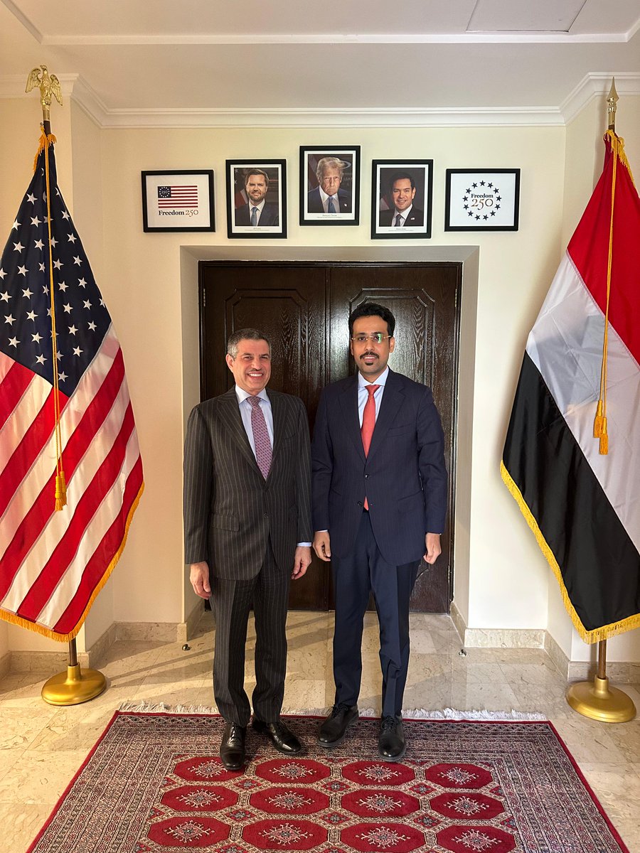 AwadAl_Masabi's tweet photo. شبوة ولّادة بالرجال، والأستاذ محمد عبدالله الغيثي يمثل واجهتها المشرفة ورجالها الأوفياء. محاولات التشويه البائسة لن تنال من رئيس هيئة التشاور والمصالحة، فجهوده الوطنية من قلب الرياض ومساعيه لتوحيد الصف أكبر من أبواق الفتنة. شبوة ورجالها خط أحمر،والقافلة تسير.
⁧#الغيثي_فخر_شبوة⁩ https://t.co/FrBBNGj0kO