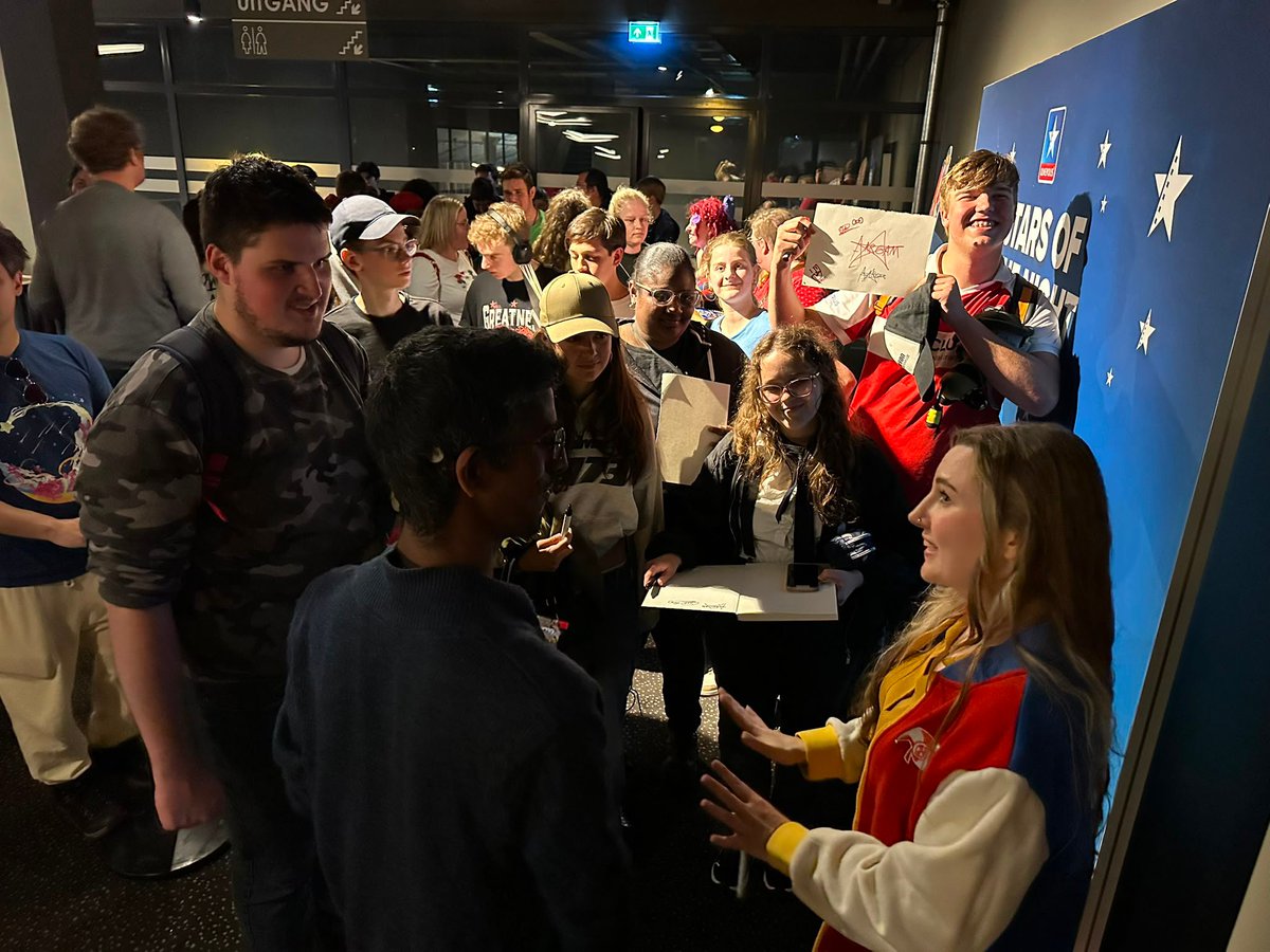 nolaklop's tweet photo. It was so lovely meeting the Dutch @glitch_prod fans at today's premiere of The Amazing Digital Circus: The Last Act and watching the Dutch dub together with most of the Dutch cast at @Kinepolis_NL ! 🎪🇳🇱
Thanks everyone for making this an incredibly special day! ❤️ https://t.co/5PhSMc5OXj