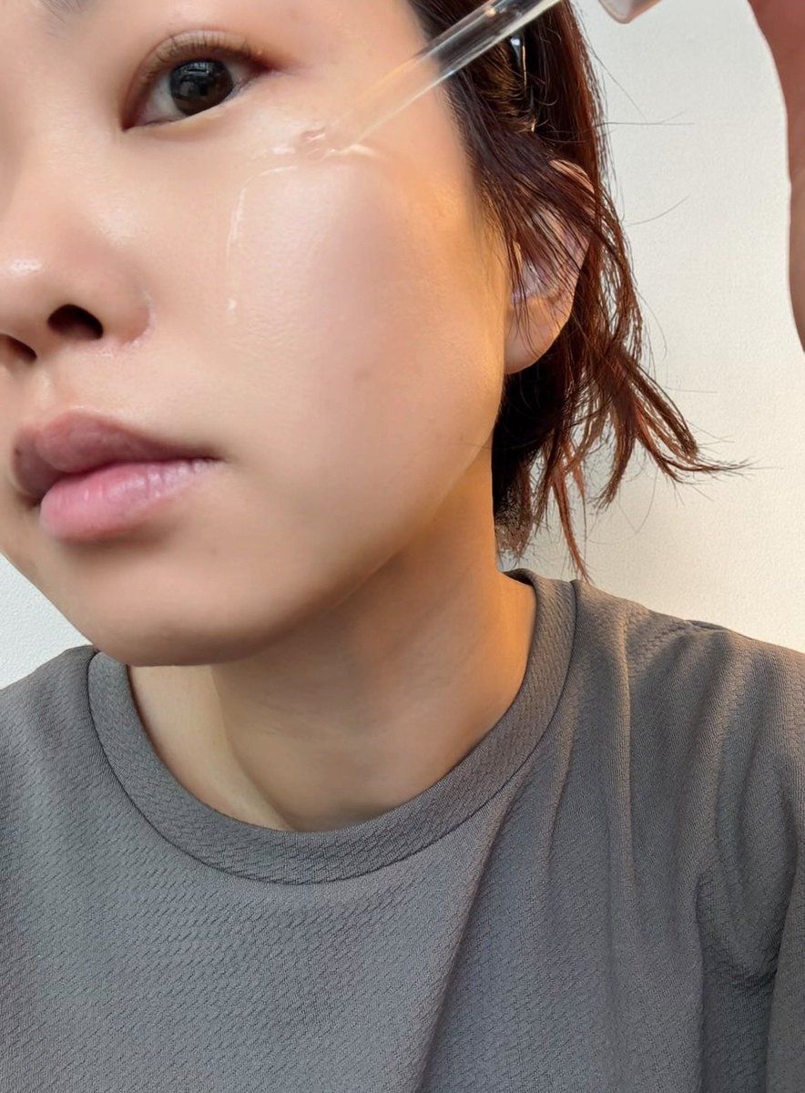 chanp_hy's tweet photo. まず使っているのが「センテラアンプル」🌿
みずみずしくてさらっとなじむテクスチャーで、ベタつきにくいのにしっとり感も◎

日差しを浴びた日のスキンケア前に使うと、肌をやさしく整えてくれるような使用感がお気に入り☺️
高濃度スキンケア前のベース美容液としても使いやすかった！ https://t.co/KsUKXLSARX