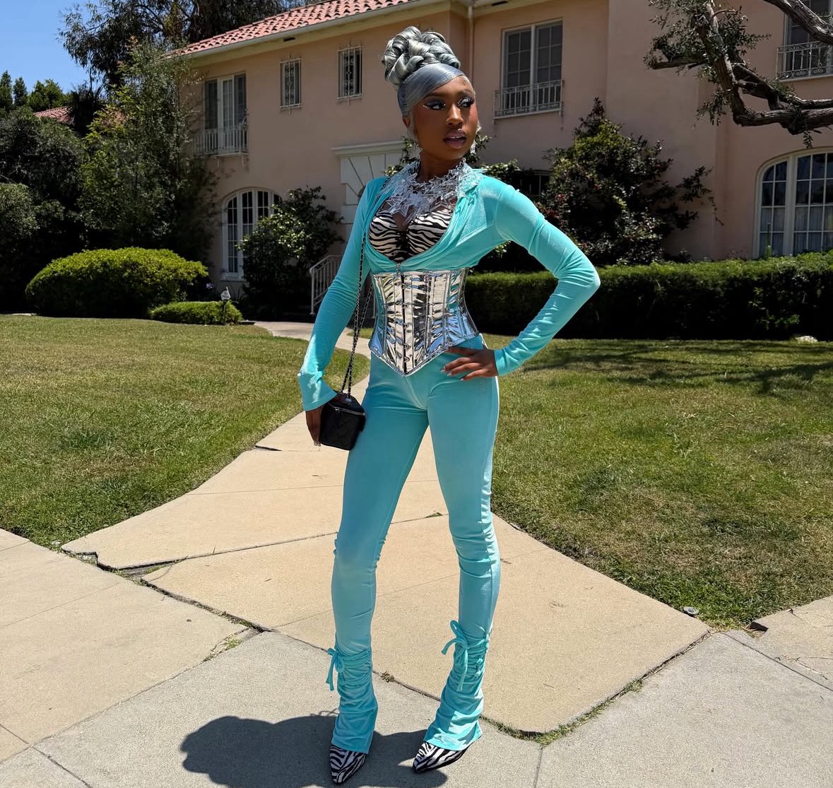 lilgummygoat's tweet photo. trim referring to ice spice as a ‘bum btch’ is hilarious knowing she’s running around in runway-shein and archive fashion nova. https://t.co/tXdjitcZ35