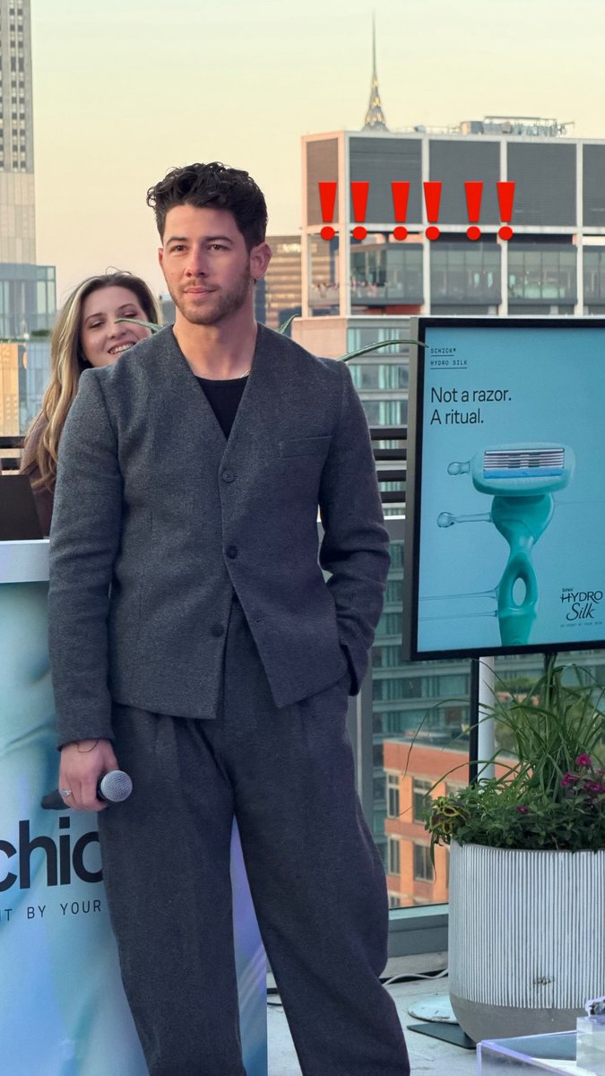 hellojobros's tweet photo. 📸 | Nick Jonas, muito lindo e simpático, durante o evento que celebrou sua parceria com a Schick, no Somewhere Nowhere NYC (03/06). 🪒🤍 https://t.co/8VZZiKqq1p
