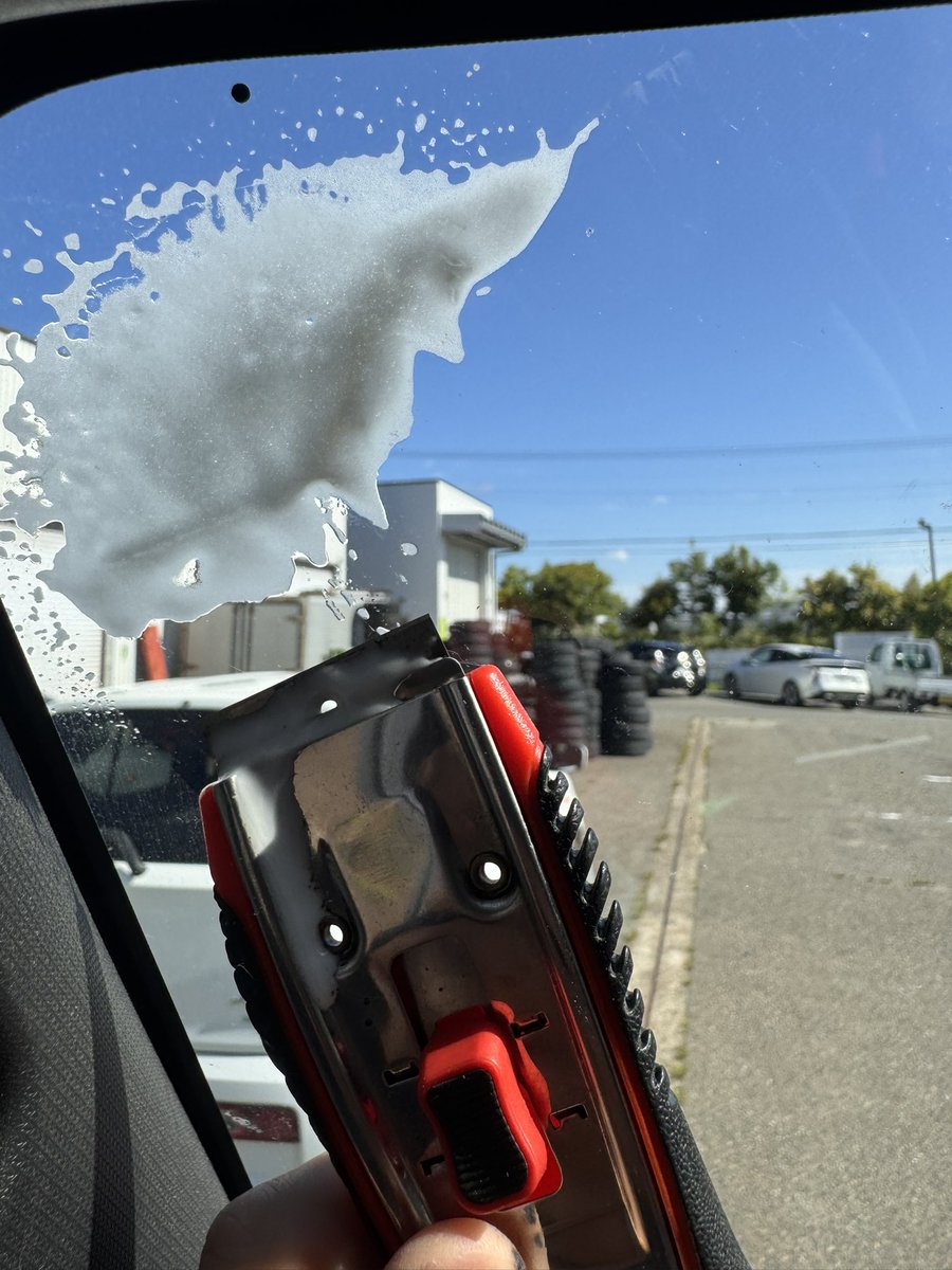 CompleteEX's tweet photo. 山形県の点検ステッカー

上手くすれば手で剥がれるようになりました、失敗するとブチブチ切れまくります
綺麗に剥がせても糊は残るので、クリーナーとスクレイパーで綺麗に取ってから貼ります

前より少しは楽になりました🙄
改良はされてます
全国で統一できないのかが不思議です
静岡の整備振興会から取り寄せたい😅