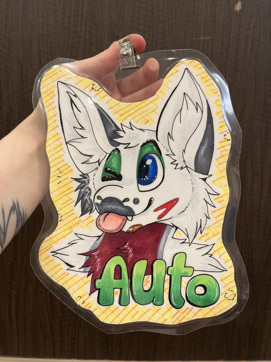 ZeroRemnants's tweet photo. @HOTPINKCOATI I can do traditional headshot badges! 💲125 laminated, clipped and shipped ! https://t.co/6toS83LsH4