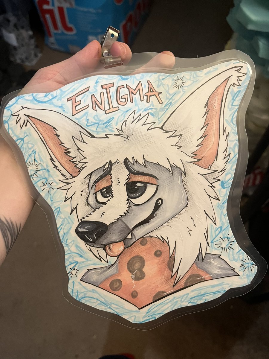 ZeroRemnants's tweet photo. @HOTPINKCOATI I can do traditional headshot badges! 💲125 laminated, clipped and shipped ! https://t.co/6toS83LsH4