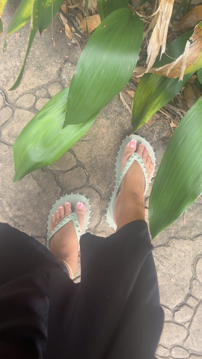 FEET VIXEN tweet media