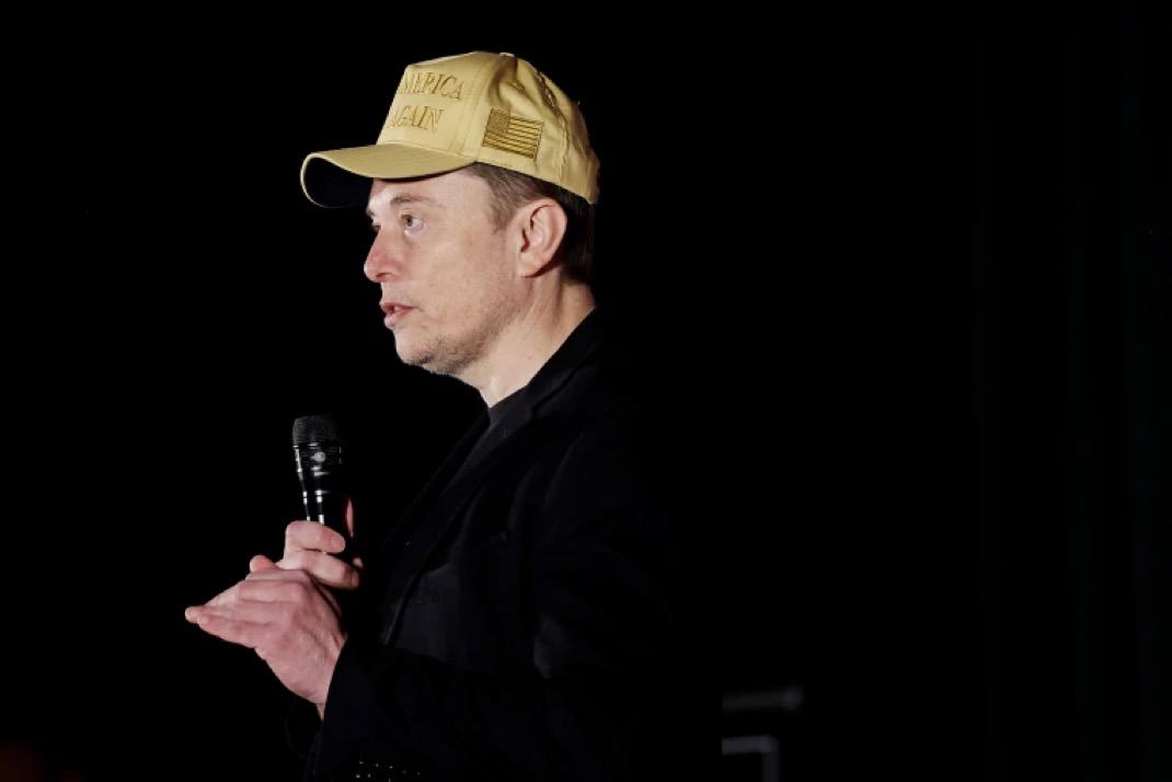 ElonogyX's tweet photo. Elon Musk:

“We need to make sure that AI cares deeply about truth and beauty.” https://t.co/lU4fduG3vD