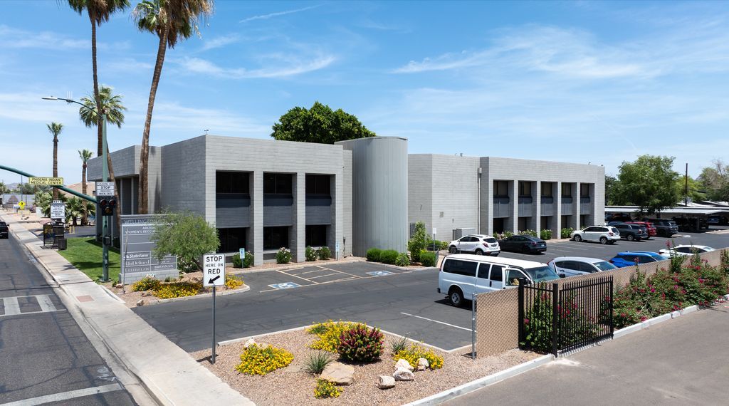LevRoseCRE's tweet photo. Take Action Thursday — this won’t last. ⏳
Now available for lease — 4201 N 16th St, Phoenix, AZ

Positioned just minutes from Downtown Phoenix and the Camelback Corridor, this centrally located office property offers flexible suite sizes with immediate access to the 51 freeway. https://t.co/hUS9dwieXu