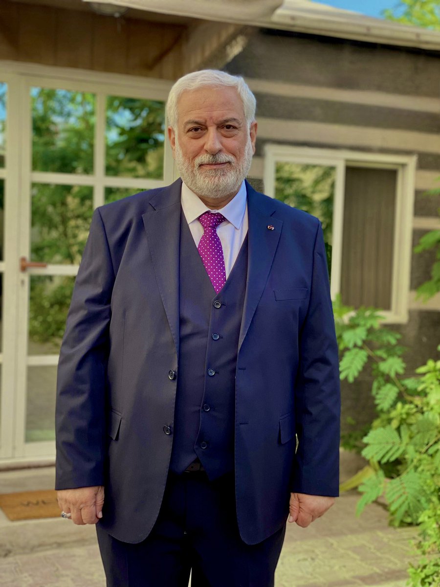 BankiObaida's tweet photo. .
مَا شَابَ عَزمِي وَلا حَزمِي وَلا خُلُقي
وَلا وَلائِي وَلا دِيني وَلا كَـرَمِي 

وَإنَّما اعتَاضَ شَعرِي غَيرَ صِبغَتِهِ
وَالشَّيبُ فِي الشَّعرِ غَيرُ الشَّيبِ فِي الهِمَمِ https://t.co/5SvMbMy6HQ
