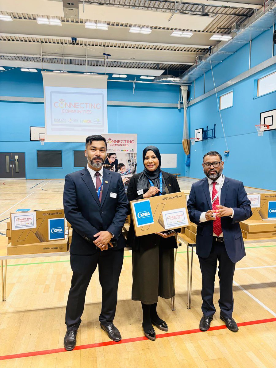 MaiumMiah's tweet photo. Another milestone for Connecting Communities @TowerHamletsNow @EastEnd_CF today at Morpeth, more Year 7 pupils received laptops &amp; digital support to boost their learning.
Proud of our partnership and grateful to join councillor colleagues &amp; officers in distributing the devices. https://t.co/RSEf2CE1Hp