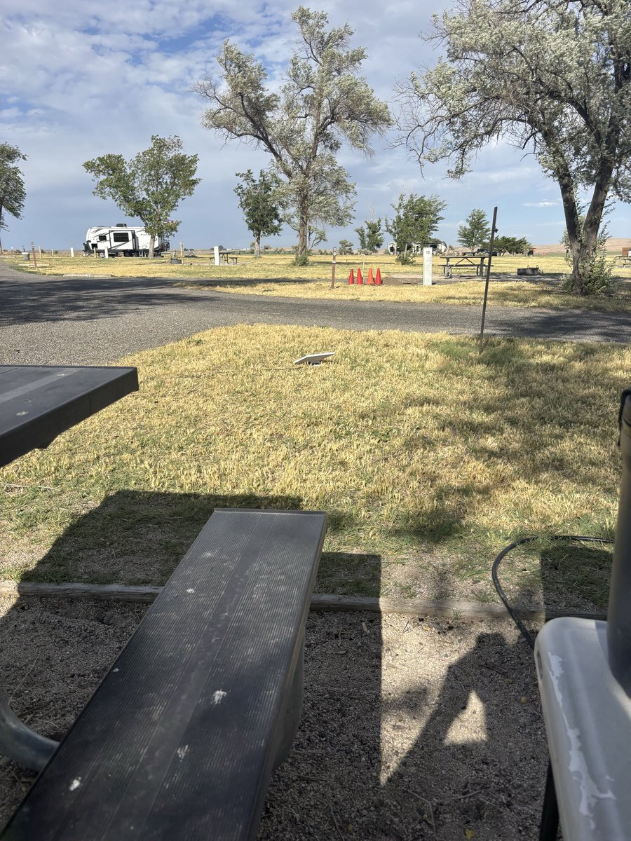 writing_levi's tweet photo. @elonmusk Gave a demo to global team members of an agentic system, watched shows and watched some game streams live from a camping spot with no cell service. First time using the Starlink Mini. Setup in minutes, upgraded from standby mode and instant internet. It was insanely fast too. https://t.co/4bYisUuF2V